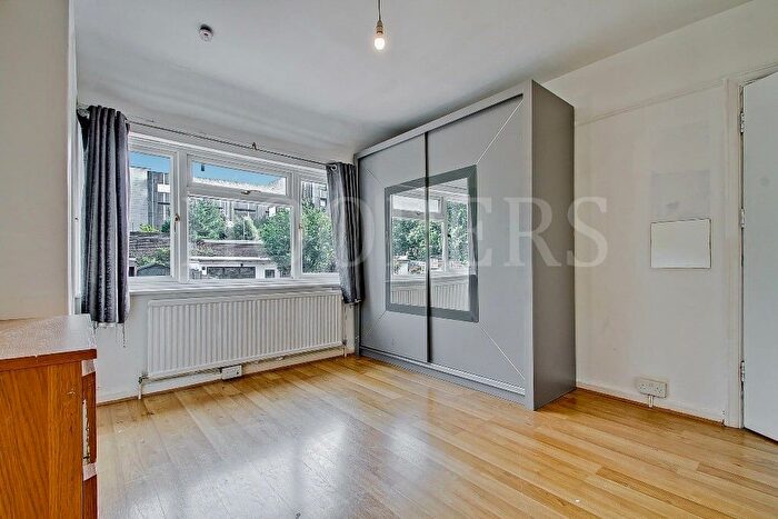 3 Bedroom Terraced House For Sale In Crest Road, London, NW2