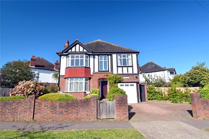 4 Bedroom Detached House For Sale In Buxton Drive, New Malden, KT3