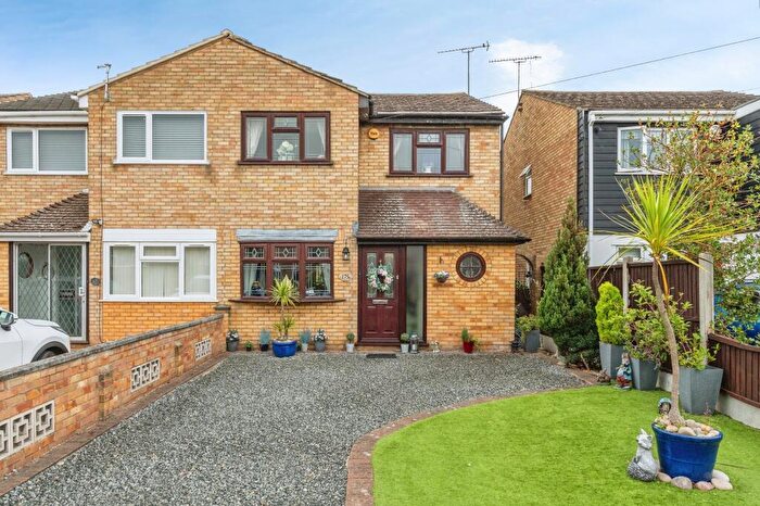 4 Bedroom Semi Detached House For Sale In Southend Road, Stanford-le-hope, SS17