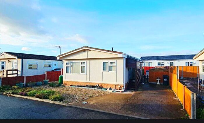 1 Bedroom Detached House For Sale In Fayre Oaks Home Park, Kings Acre, HR4