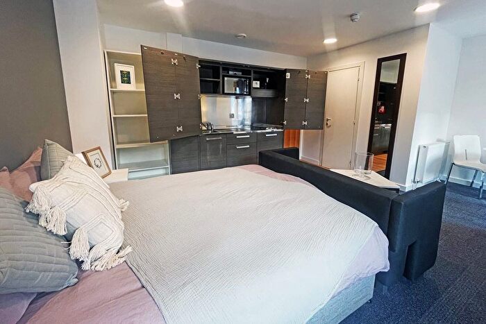 Studio To Rent In Kirby Street, London, EC1N