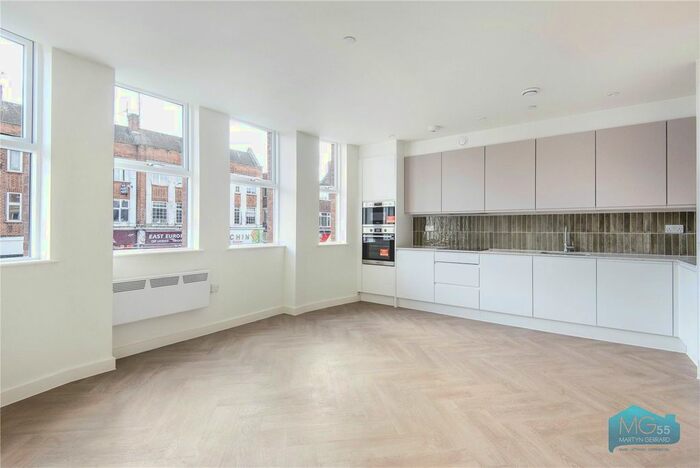 2 Bedroom Flat To Rent In Ballards Lane, Finchley Central, London, N3
