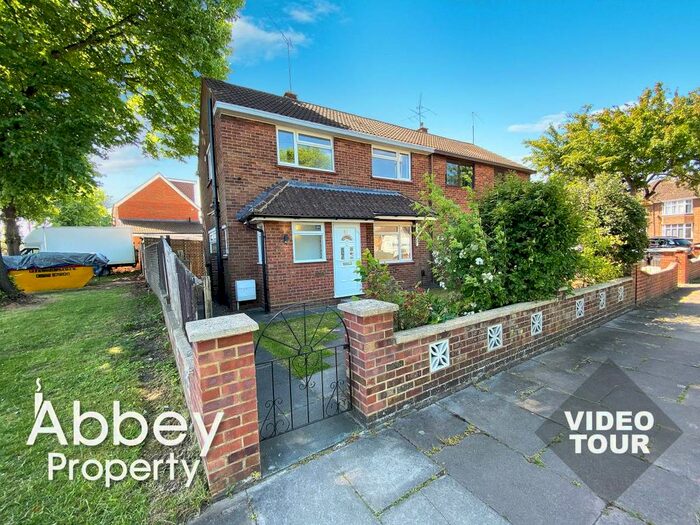 3 Bedroom Semi-Detached House To Rent In Oakley Road, Leagrave, Luton, LU4