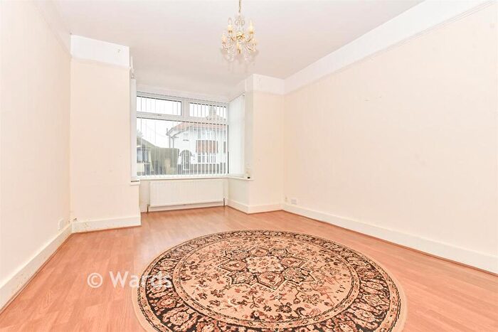 2 Bedroom Detached Bungalow For Sale In Park Avenue, Birchington, Kent, CT7