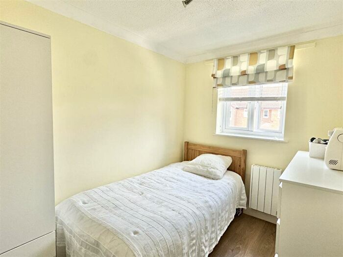 2 Bedroom Retirement Property For Sale In Meadow Court, Bridport, DT6