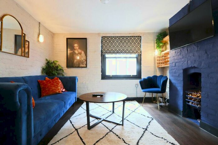 2 Bedroom Apartment To Rent In Christmas Steps, Bristol, BS1