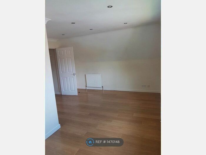 2 Bedroom Flat To Rent In Cobbett Court, Southampton, SO18