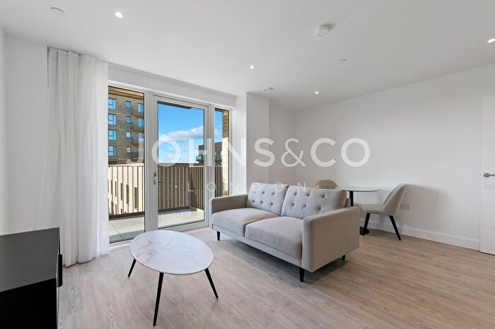 1 Bedroom Flat To Rent In Lampton Parkside, Hounslow, London, TW3