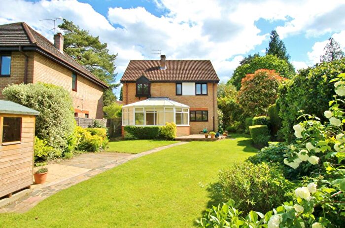 4 Bedroom House To Rent In Sorbie Close, Weybridge, KT13