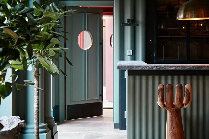 Studio To Rent In Brondesbury Park, London, NW6