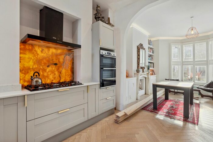 2 Bedroom Flat To Rent In Brooke Road, Stoke Newington Central, N16