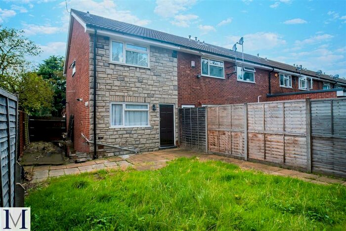 2 Bedroom End Of Terrace House To Rent In Cleave Avenue, Hayes UB3