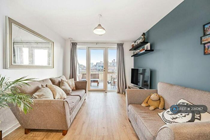 2 Bedroom Flat To Rent In Adenmore Road, London, SE6