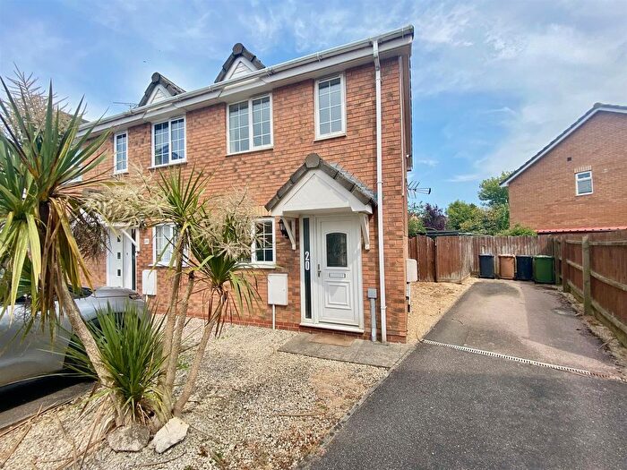 2 Bedroom End Terrace House For Sale In Wigmore Drive, Peterborough, PE2