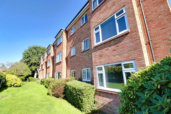 1 Bedroom Flat For Sale In Holly Drive, Waterlooville, PO7