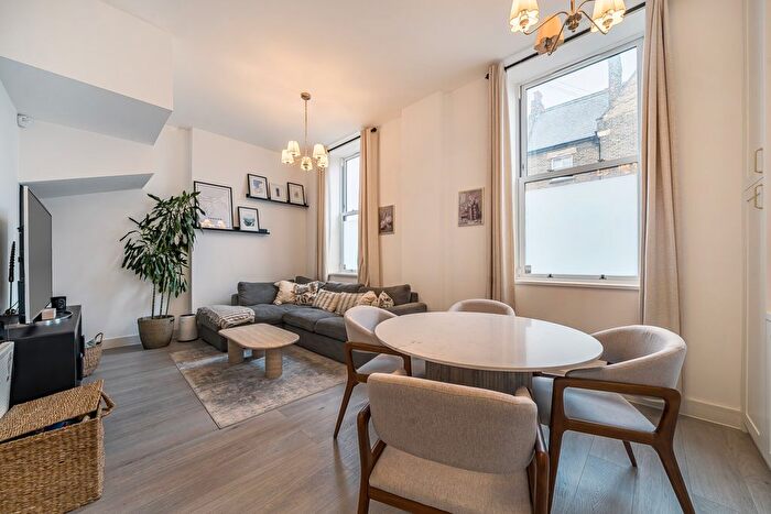 2 Bedroom Maisonette For Sale In Huntley Close, Greenwich, SE10