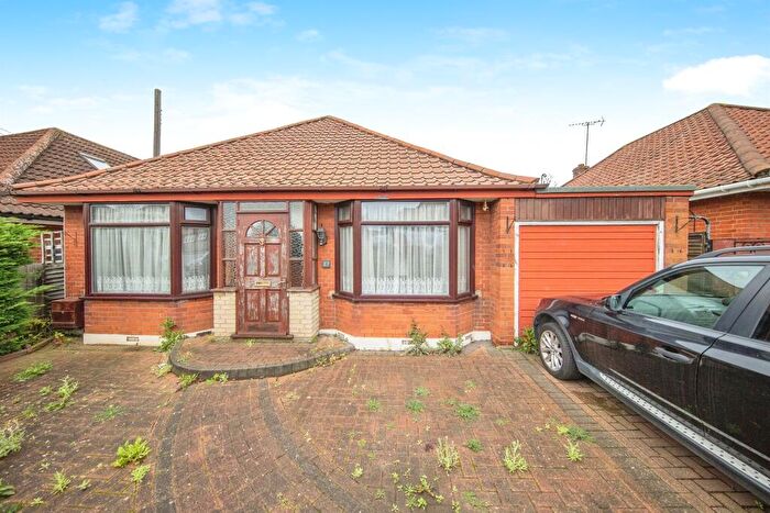 3 Bedroom Detached Bungalow For Sale In Dales Road, Ipswich, IP1