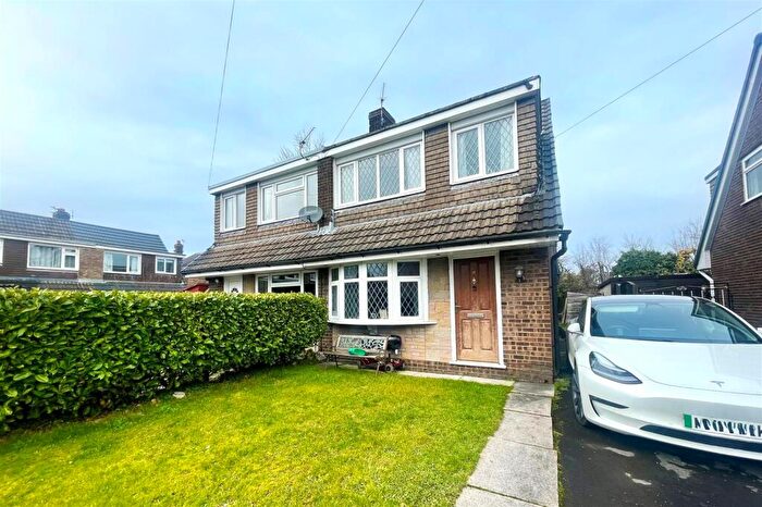 3 Bedroom Semi-Detached House For Sale In Ashurst Road, Leyland, PR25