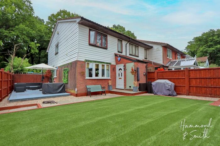 1 Bedroom Maisonette For Sale In Garnon Mead, Coopersale, CM16