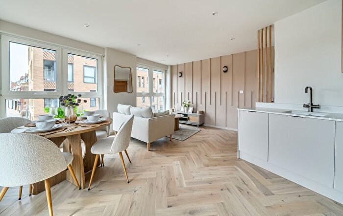 1 Bedroom Flat For Sale In Palmerston Road, London, SW19