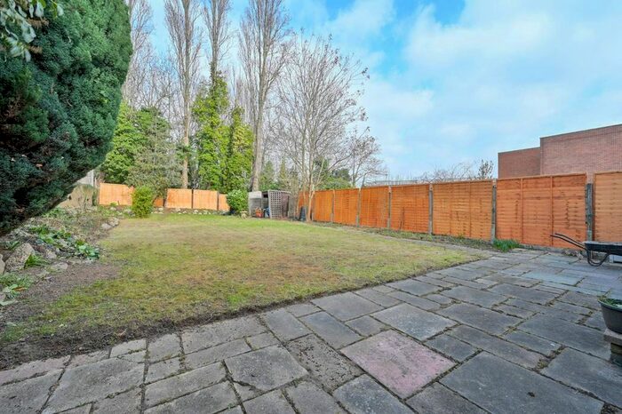 4 Bedroom Detached House To Rent In Heathcroft, Hanger Hill, London, W5