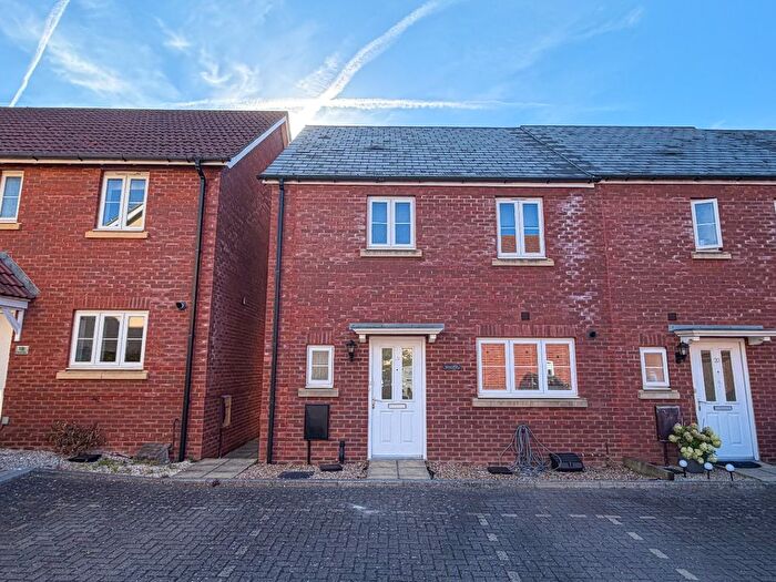 3 Bedroom Terraced House To Rent In Canal View, Bathpool, TA2
