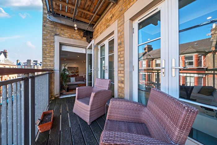 2 Bedroom Flat For Sale In Bromells Road, London, SW4