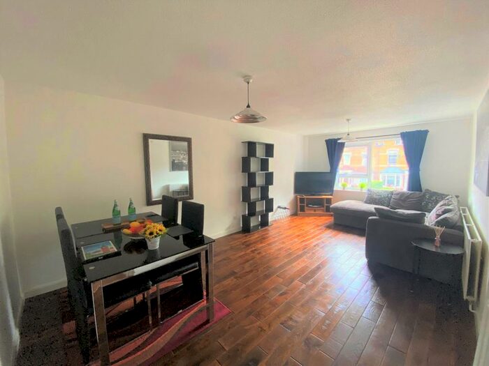 2 Bedroom Apartment To Rent In Wood Vale, Forest Hill, London, SE23