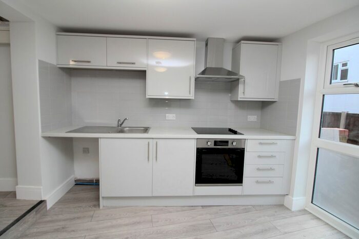 Maisonette To Rent In Minter Terrace, Plumstead, SE18