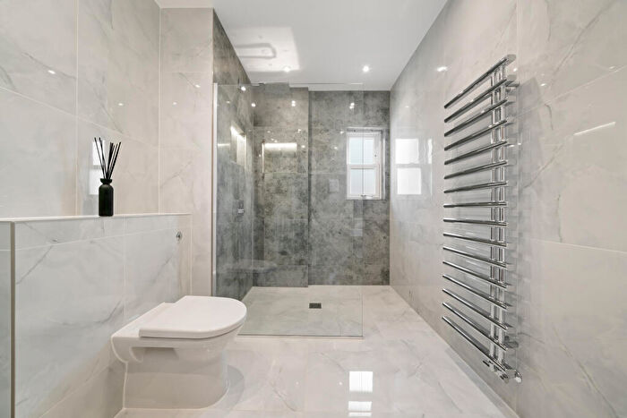 5 Bedroom Detached House To Rent In Gainsborough Place, Cobham, Surrey, KT11