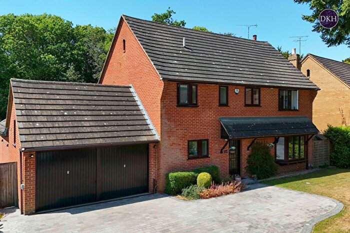 4 Bedroom Detached House For Sale In Hampden Way, Watford, Hertfordshire, WD17