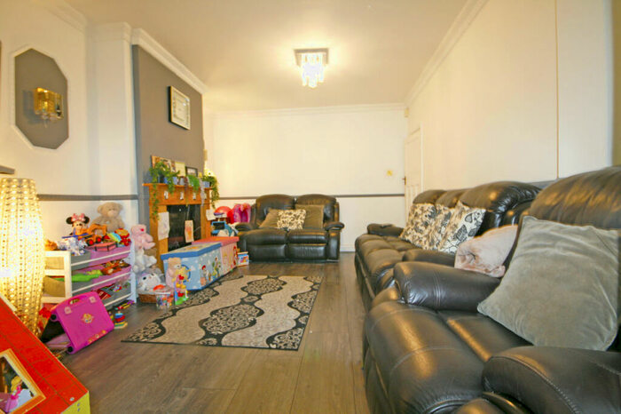 3 Bedroom End Of Terrace House For Sale In Fairfield Road, Ilford, IG1