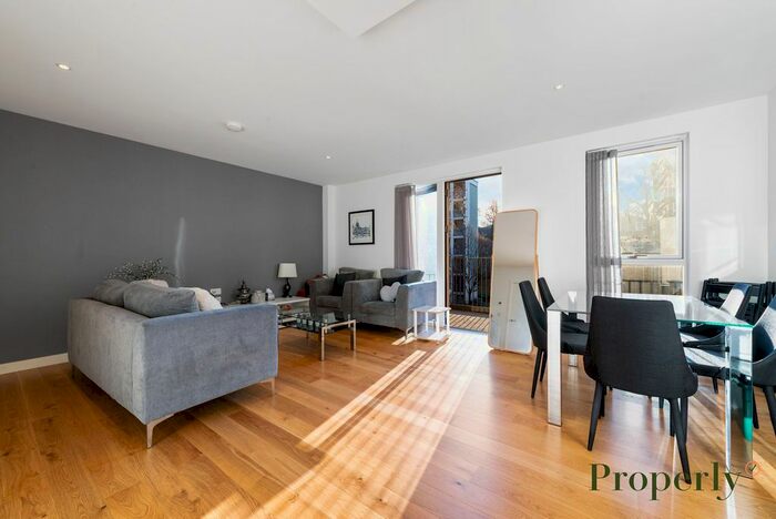 3 Bedroom Flat To Rent In Hand Axe Yard, London, WC1X