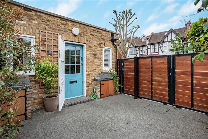1 Bedroom Bungalow For Sale In Ferry Road, Barnes, SW13