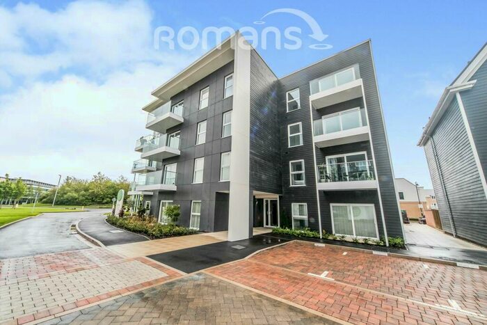 3 Bedroom Flat To Rent In Sunapee Road, Green Park Village, RG2