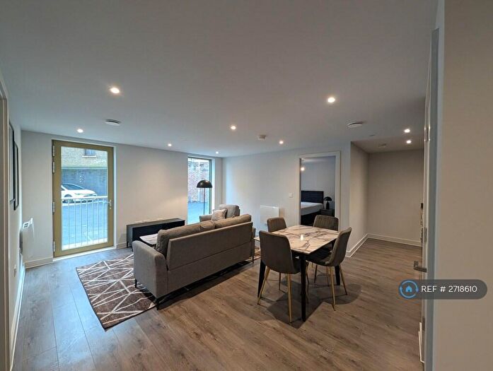 2 Bedroom Flat To Rent In The Hive, Luton, LU1