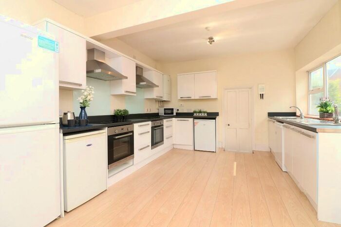 8 Bedroom House To Rent In Shaftesbury Avenue, SO17