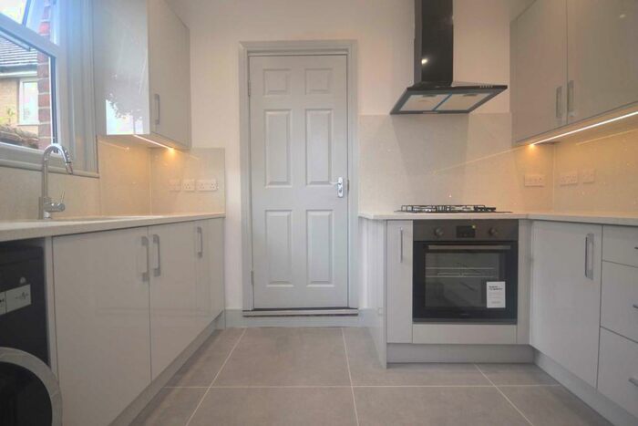 4 Bedroom Flat To Rent In Donnington Road, Reading, RG1