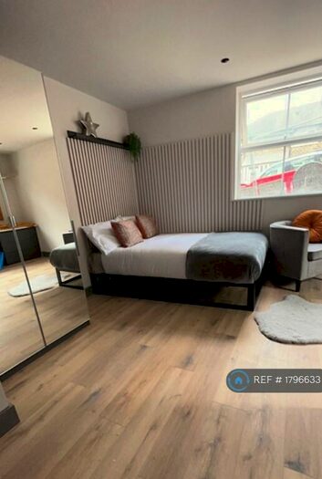 2 Bedroom Flat To Rent In Bell Street, Huddersfield, HD4