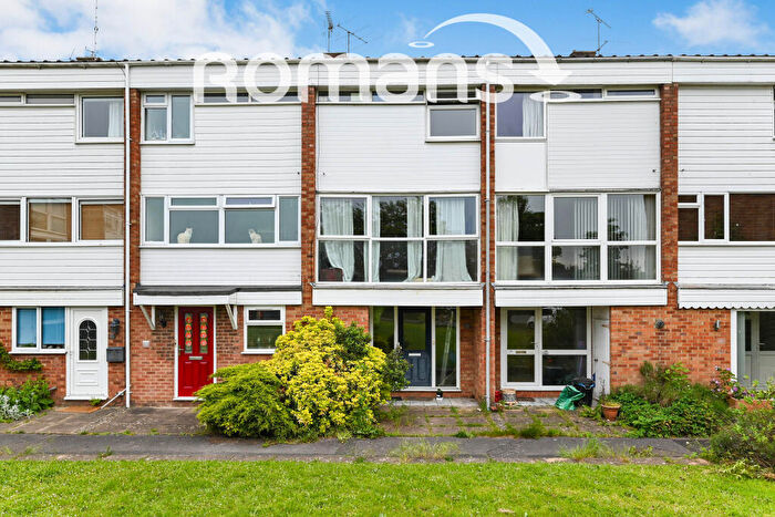 3 Bedroom House To Rent In Colleton Drive, Twyford, Reading, RG10