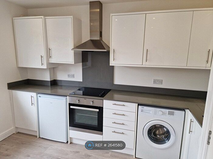3 Bedroom Maisonette To Rent In Uckfield Road, Enfield, EN3