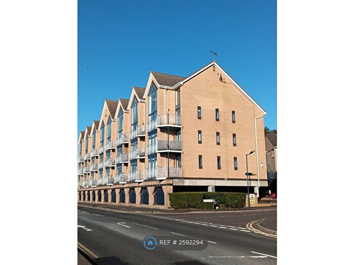 3 Bedroom Flat To Rent In Mayflower House, Rochester, ME1