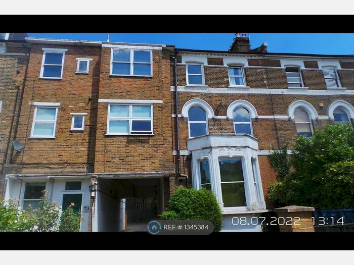 2 Bedroom Flat To Rent In Queens Drive, London, N4