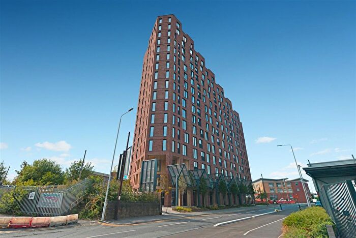 1 Bedroom Flat For Sale In Springwell Gardens, Leeds, LS12