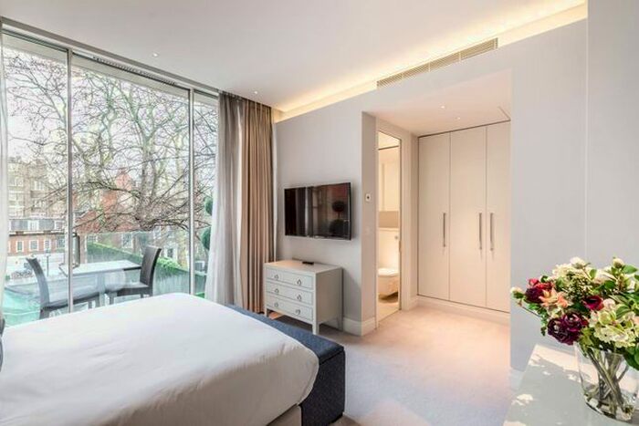 2 Bedroom Flat To Rent In Green Street, Mayfair, London, W1K