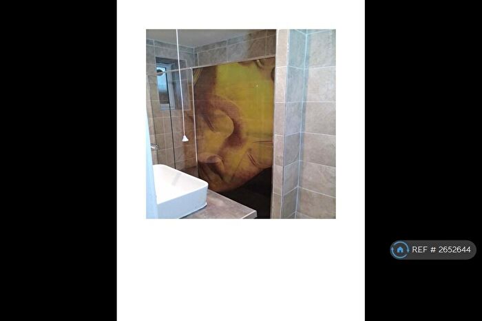 2 Bedroom Flat To Rent In Germander Way, London, E15