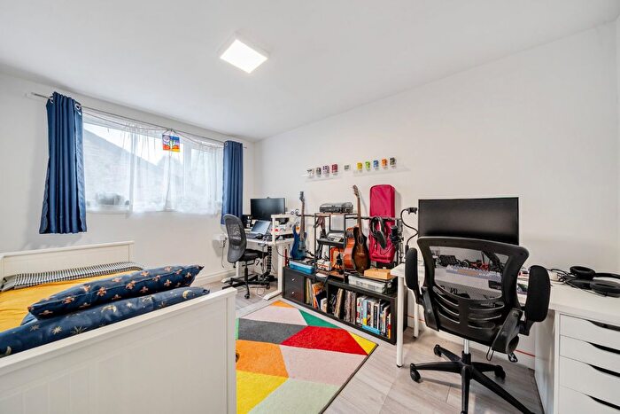 2 Bedroom Flat For Sale In Graham Road, London, SW19