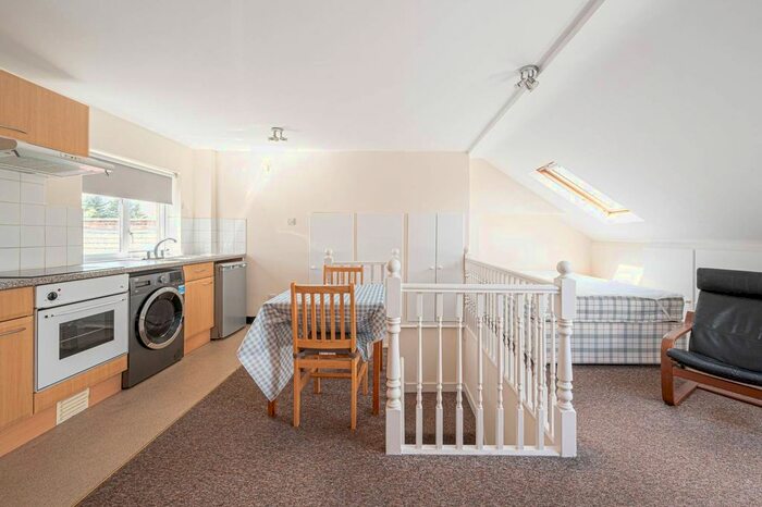 Studio To Rent In Bowes Road, New Southgate, London, N11