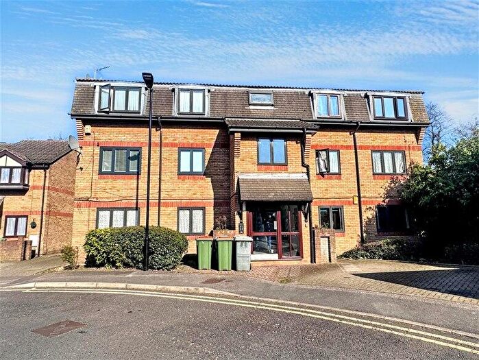 1 Bedroom Flat To Rent In Magpie Close, Forest Gate, E7
