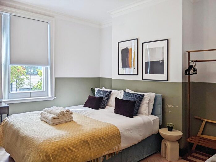 3 Bedroom Apartment To Rent In Mare Street, London, E8